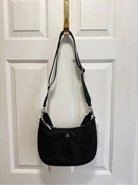 Lululemon black city essential small Shoulder Bag